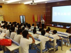 朱总为电子中专毕业生做精彩的演讲！[2009-6-11