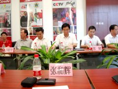  张董参加国家劳动和社会保障部在厦门的座谈会